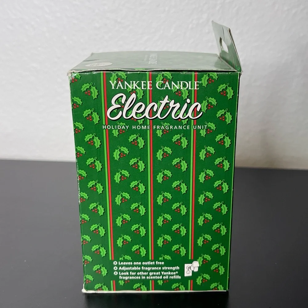 Retired Yankee Candle Snowman Electric Holiday Home Fragrance Diffuser Mistletoe